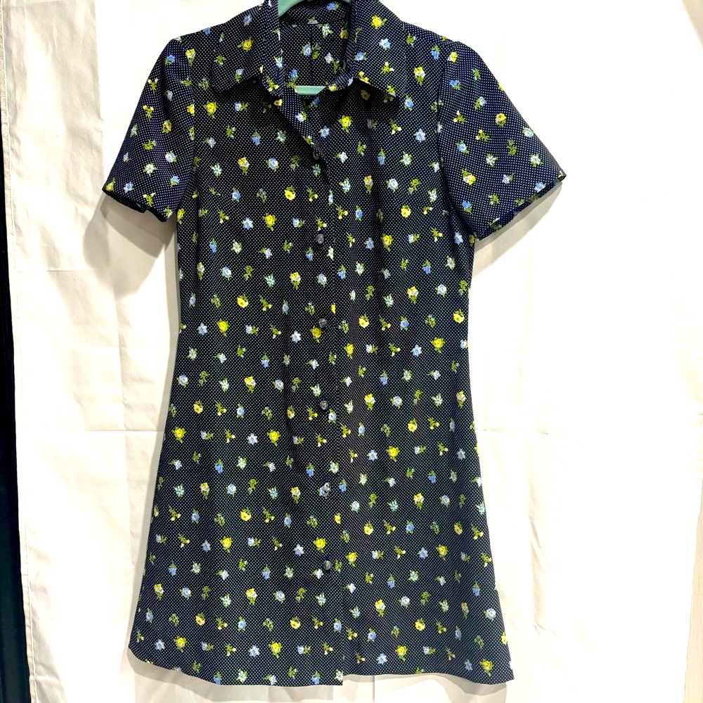 1940’s short sleeve button down retro summer dress floral & polka dot pattern